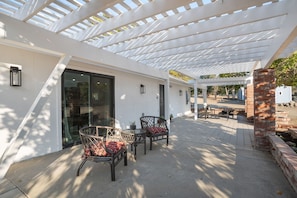 Terrace/patio - Woodchuck Retreat And RV Park (Temecula)