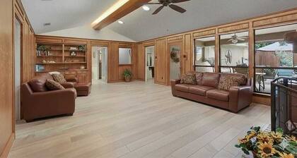 Luxury Richardson retreat with pool, spa, & billiards. Steps from Bush Turnpike.