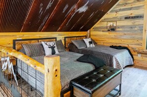 2 bedrooms, WiFi, bed sheets, wheelchair access - Private Cabin, forest retreat near Wolf Pen Gap (Mena)