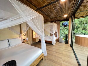 Comfort-Suite, 2 Queen-Betten, Balkon, Bergblick | Zimmersafe, Verdunkelungsvorhänge, schallisolierte Zimmer