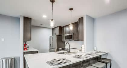 Easy Commute to Philly: Traveling Pros' Hub!