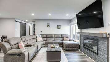 TV, fireplace