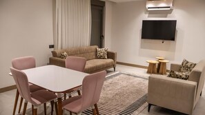 Basic Studio Suite, Balcony, Pool View