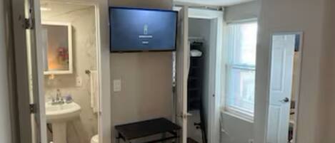 5 bedrooms, bed sheets