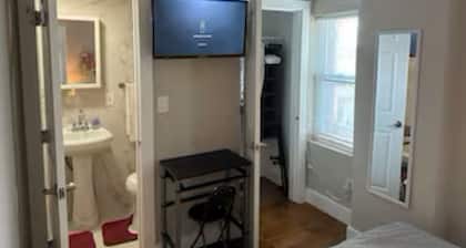 Charming 6-bedroom bed & breakfast in fabulous Philadelphia with WiFi