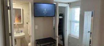 Charming 6-bedroom bed & breakfast in fabulous Philadelphia with WiFi