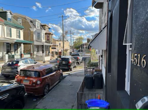 Charming 6-bedroom bed & breakfast in fabulous Philadelphia with WiFi