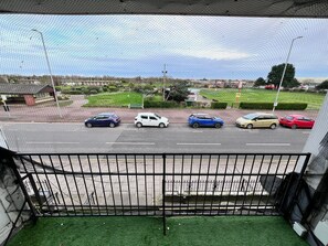 Unclassified image, 5 of 7, button - Triple room-Deluxe-Ensuite-Sea view (Skegness)