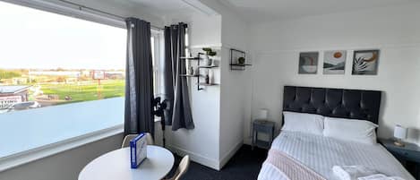1 bedroom, WiFi (free), bed sheets