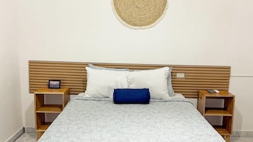 Room, 1 Queen Bed | Desk, laptop workspace, free WiFi