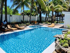 2 piscinas externas