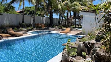 2 utendørsbassenger