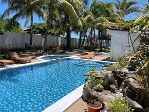 2 albercas al aire libre 