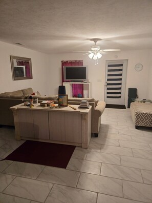 Unclassified image, 2 of 6, button