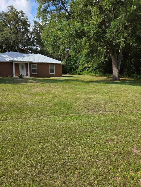 Unclassified image, 1 of 6, button