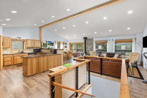 Interior - Pinehurst Lodge - HOT TUB, Mountain Views (Rollinsville)