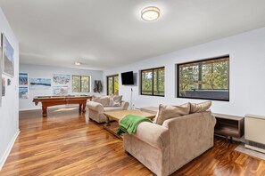 Télévision, cheminée