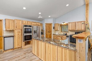 Micro-ondes, four, plaque de cuisson, lave-vaisselle