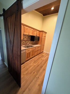 Microwave, dishwasher