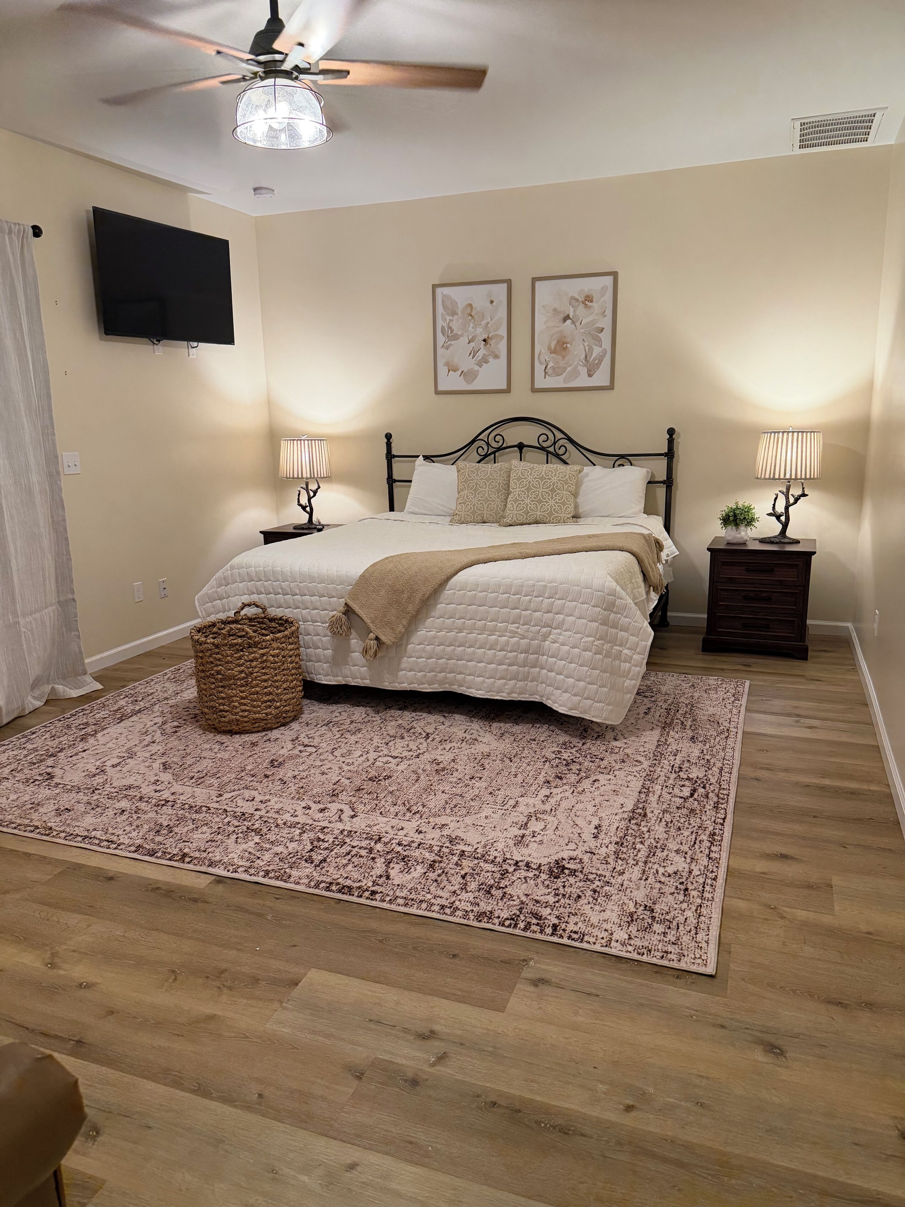 2 habitaciones, tabla de planchar con plancha, wifi y ropa de cama 