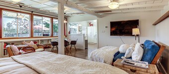 'Red Barn Guest Cottage' Wine Country Escape