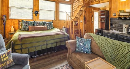 Private Hot Tub, Deck & Mtn Views! Hickman Retreat