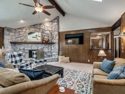 Spacious Four Bedroom House in South Tulsa w/ Backyard - Close to everything!