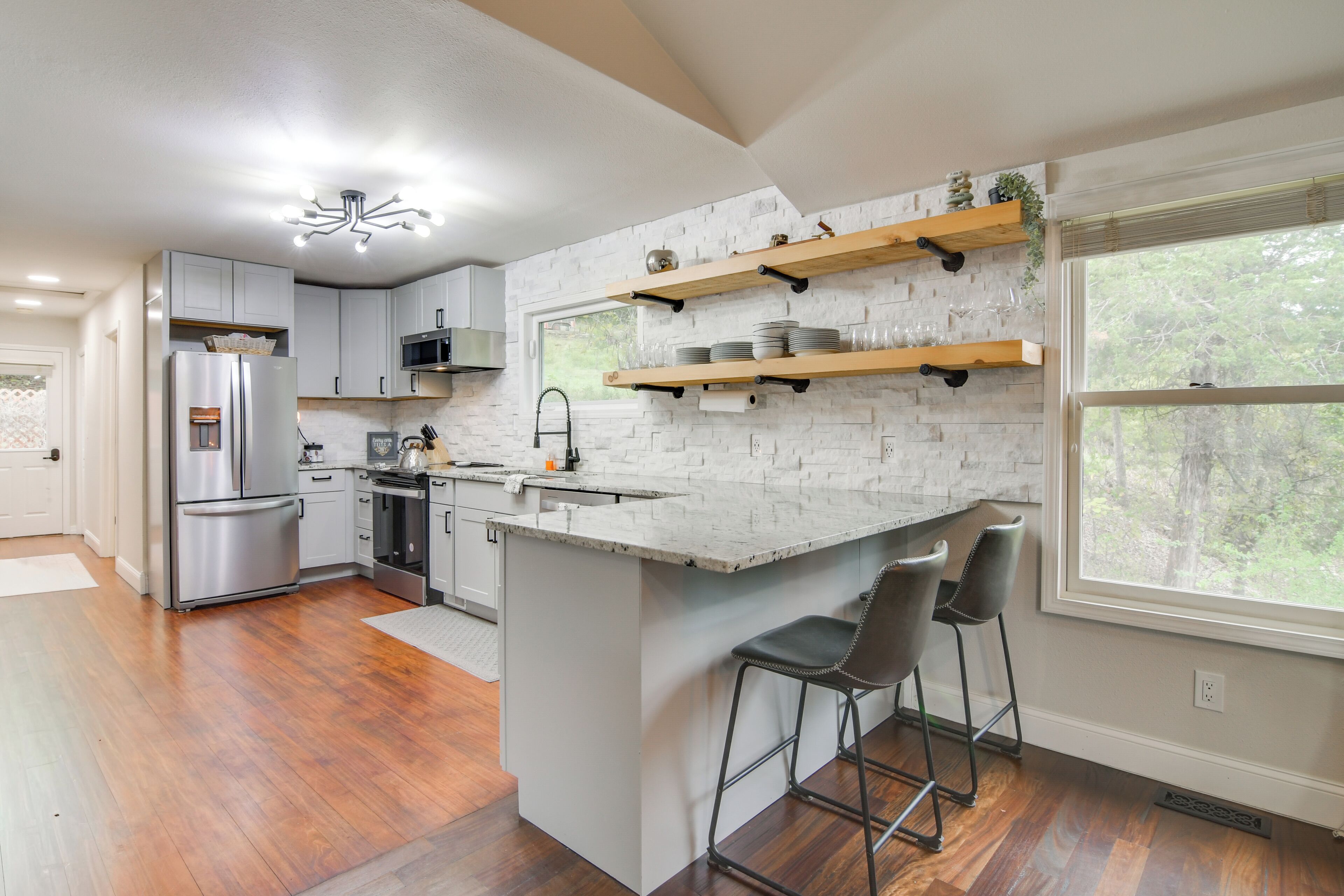 Fridge, microwave, stovetop, dishwasher