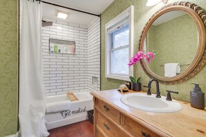 Hair dryer, towels - Steps to Table Rock Lake! Family Escape w/ 2 Decks (Branson)