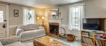 Historic 1820s Homestead on Battenkill River!