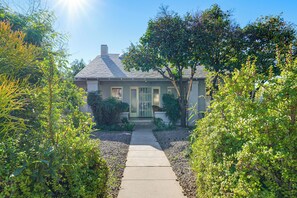 Exterior - 2 Mi to Downtown: Pet-Friendly Home in Phoenix! (Phoenix)