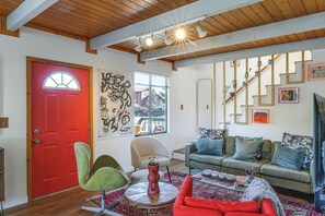 TV, fireplace, video games, books - Mtn Views Near Hiking: Pine Mountain Club Getaway! (Pine Mountain Club)