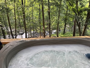 Outdoor spa tub - Luxury Creekside Retreat • Hot Tub • 3 King Suites • Blue Ridge Mountains (Bakersville)
