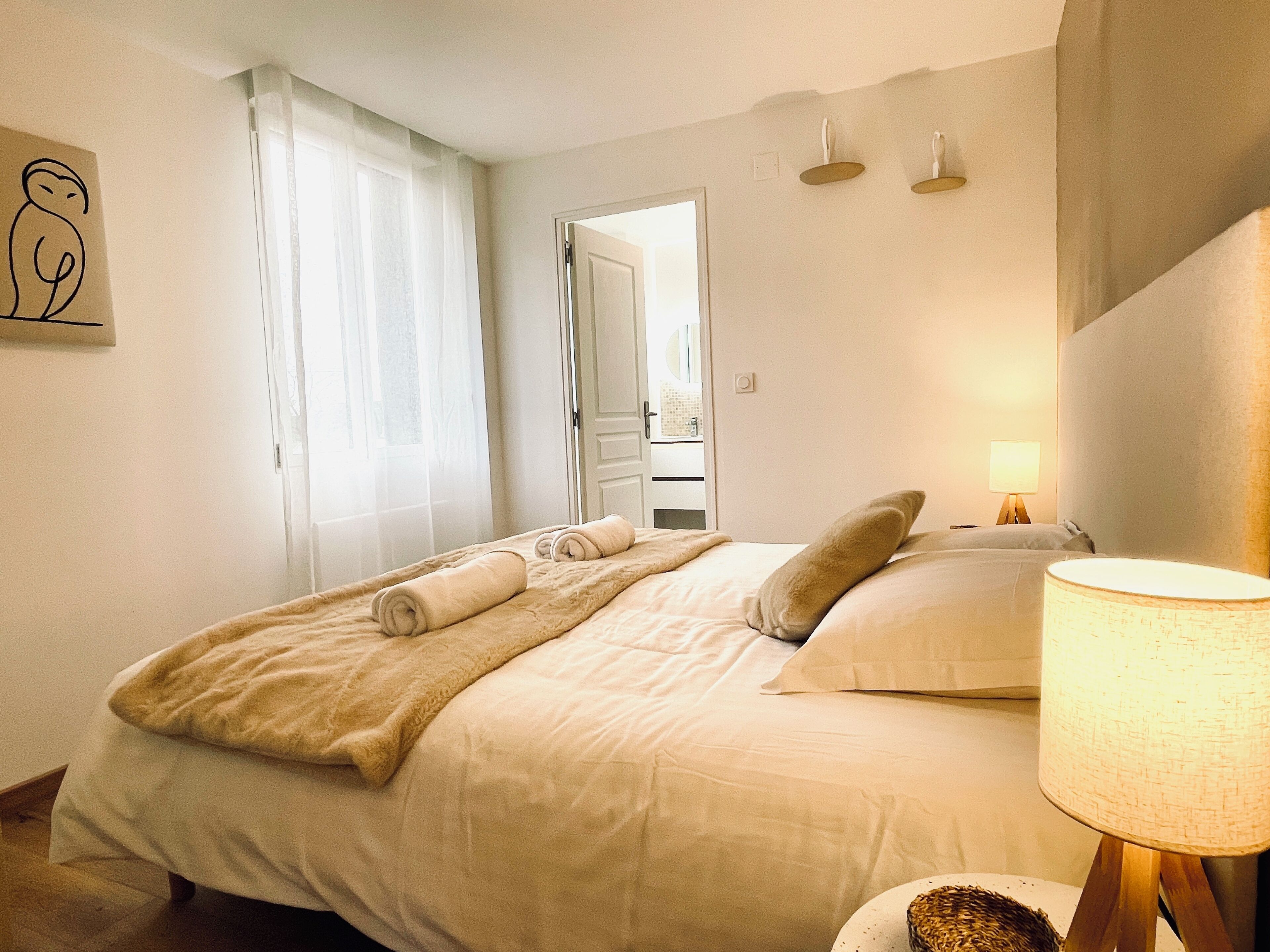 3 bedrooms, iron/ironing board, WiFi, bed sheets