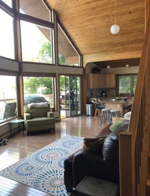 Unclassified image, 2 of 10, button