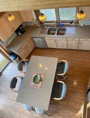 Unclassified image, 5 of 10, button