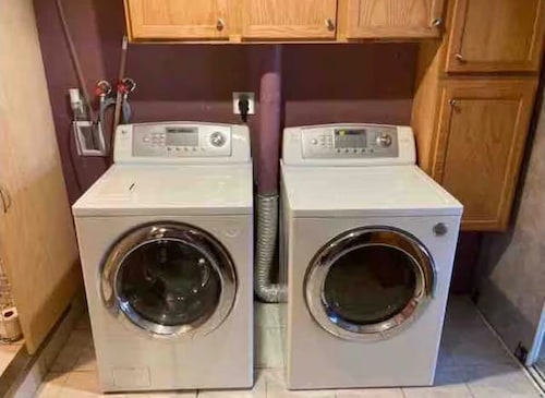 Quiet 4 Season Lake Escape near 2 Ski/Tube Hills