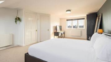 4 quartos, ferros/tábuas de passar roupa, Wi-Fi, roupa de cama