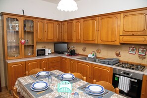 Microwave, oven - Montegrappa House - between Etna and the Sea with private parking (Zafferana Etnea)
