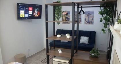 Beachfront studio apartment on Aparecida beach, Santos, with fast Wi-Fi.