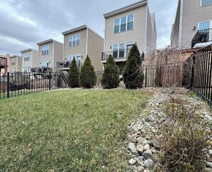 Property grounds - New, Luxury 3B+Rooftop & Garage - 5 min to UC Hospital, Downtown (Cincinnati)