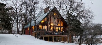 Moonlight Bay Cabin with Private Lake Access in Arbuckle Area. Pet friendly.