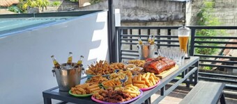 칼라판 시티의 현대적인 편안함을 갖춘 매력적인 방갈로 렌탈