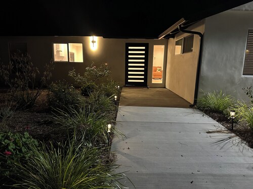Modern 4-Bedroom Retreat in Thousand Oaks