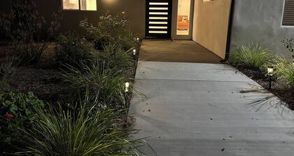 Modern 4-Bedroom Retreat in Thousand Oaks