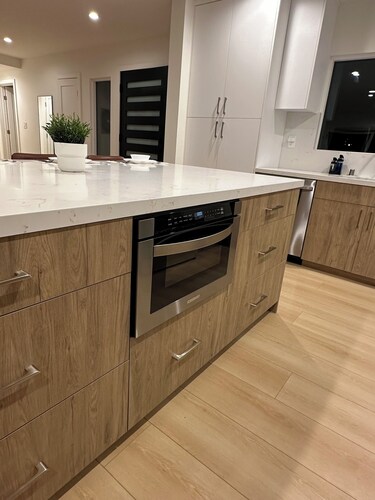 Modern 4-Bedroom Retreat in Thousand Oaks