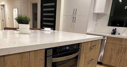 Modern 4-Bedroom Retreat in Thousand Oaks