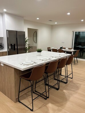 Luokittelematon kuva, 2 kautta 50, painike