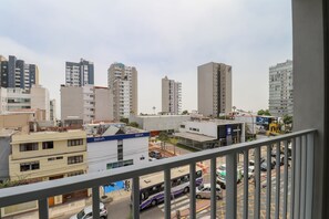 Property grounds - w* | Chic & Inviting 2BR w/ Balcony in Miraflores (Miraflores)