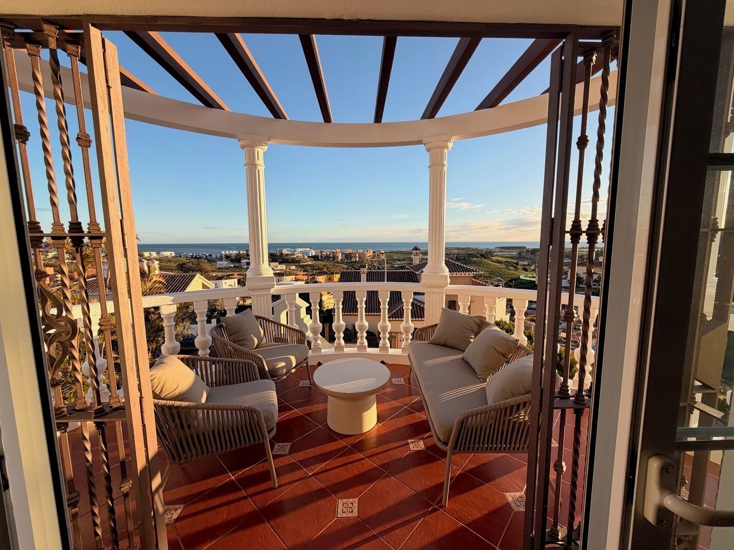 ห้องลักซ์ชัวรี่สวีท, ระเบียง, วิวทะเล